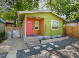 Side by Side 2 Houses Dtwn , Pool, Walk to Eateries