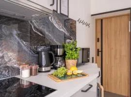 Green Garden & Private Parking Apartments with Playground