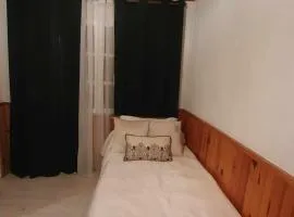 La Rosée - Studio Minimaliste à 50m des Thermes - RDC, Wifi, Netflix, smart TV
