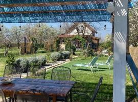 Holiday Home Paunovaca, hotel amb aparcament a Erdut