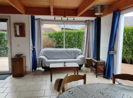 Maison calme et lumineuse de plain-pied, hôtel à Cabourg