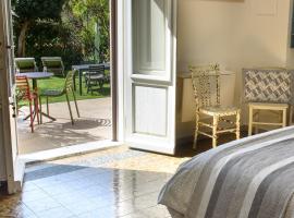 Il Giardino Di Tatiana Rooms & Breakfast, παραλιακή κατοικία σε La Maddalena