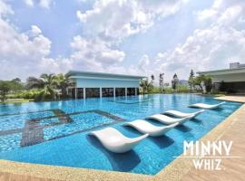 Couple Suite Trader Garden Pool View #16, hotel a Cheras