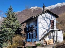 Casa Camellia mit Seeblick, khách sạn ở Gambarogno