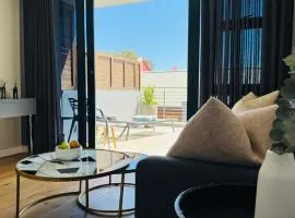 Sunny Apartment with Pool&Terrace at The Docklands