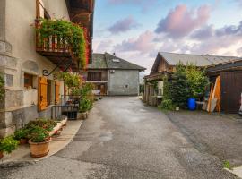 Maison village proche lac d'annecy, hotel v destinaci Faverges