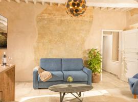 Palazzo Falcinelli Luxury Room in Montepulciano Center with Air Conditioning and Elevator, hotel v destinaci Montepulciano