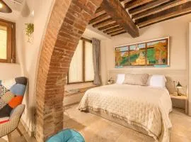 Palazzo Falcinelli Luxury Room in Montepulciano Center with Air Conditioning and Elevator