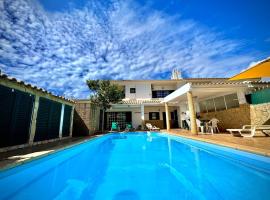 Albufeira Summer Villa 1 With Pool by Homing, hotel v destinaci Albufeira