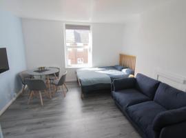 Spacious 1 Bedroom Central Flat, viešbutis mieste Leamington Spa