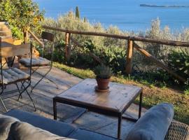 Chalet Montecucco with lake view and jacuzzi, chalet de monta&ntilde;a en Gardone Riviera