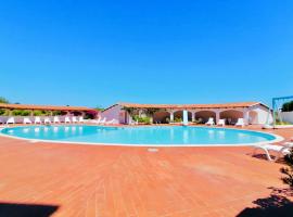 Baja Sardinia Pool Residence, hotel a Baja Sardinia