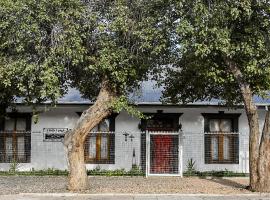 Little Lamb, hotel near Dutch Reformed Church Beaufort West, Beaufort West