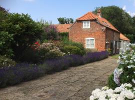 Dolls House Cottage, hotel cu parcare din Hilborough