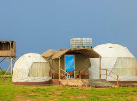 Amanya 2 rooms Girraffe Family Tent, hotel met hottubs in Amboseli