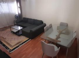 SHARED APARTMENT WITH PRIVATE ROOM, hotel with parking in Bobadela