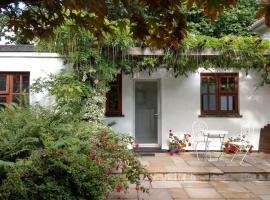 Secluded self-contained Annexe near town centre, khách sạn ở St Austell