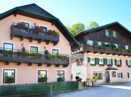 Hotel-Pension Falkensteiner: Sankt Gilgen şehrinde bir otel
