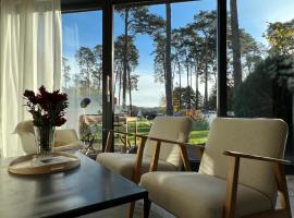 Traumhaftes Ferienhaus am See am Lübbesee in Templin, family hotel in Templin