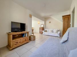 Charmante Maison de Village - Plages 30', hotel in Autignac