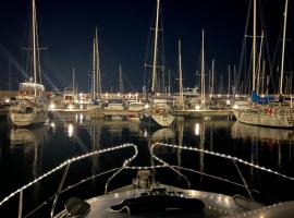 Cosy and Homey Houseboat Castelldefels, barco en Barcelona