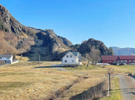 8 person holiday home in Bremanger, viešbutis mieste Grotle