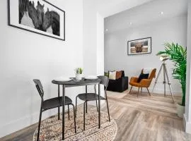Stylish Apartment - Free Wifi & Netflix - On Street Parking - Double Bed - 49aG