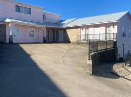 Studio C Sleep 6- Bachelor/Bachelorette Parties!