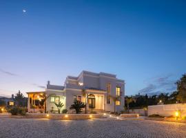 Luxury villa (10 pax) near the beach, ξενοδοχείο σε Armação de Pêra