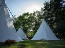 Außerhalb2 - Übernachten im Tipi