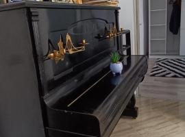 Piano Apartament، فندق في جورا هومورولوي