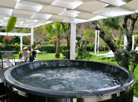 Villa Giselda con idromassaggio, hotel v destinaci Formia