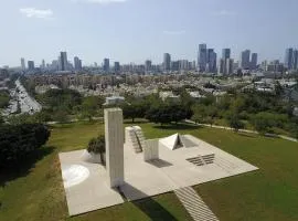 Modern warm 2BR, near the park