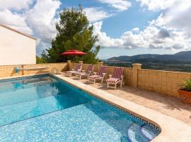 Marvelous Ador Dream Villa with Wifi, 3 Bedrooms And Swimming Pool, hotel v mestu Ador