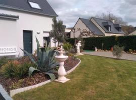 6bis rue de la boussaquiere st broladre, bed and breakfast en Saint-Broladre