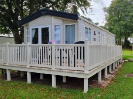 Stunning 2 Bed Static Caravan at Hoburne Devon Bay, hotel in Goodrington