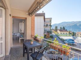 GuestHost - La Perla, hotel i Lierna