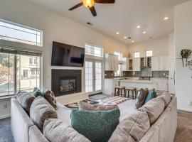 5 Mi to Downtown Reno Home with Lake Access!, hotel v destinaci Sparks