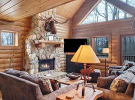 816 Mountain Cabin, holiday home in Boyne Falls