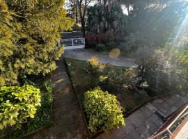 Villa Egles - Villa con giardino a Lignano Sabbiadoro, hotel con estacionamiento en Lignano Sabbiadoro