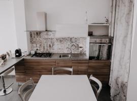 Appartamento - Pozzallo Privitera rooms & apartments، فندق في بوزالو