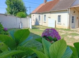 Gîte Au clair de lune، فندق في Châtillon-sur-Cher