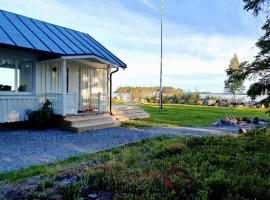 Stuga med havsutsikt, будинок для відпустки у місті Robertsfors