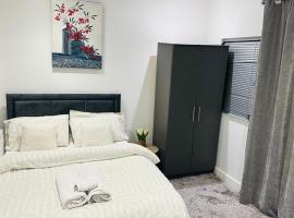 COSY AND COMFY DOUBLE ROOM, homestay in London