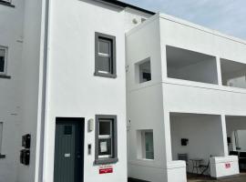 Seaside Marine First Floor Apartment, hotel i Ballycastle