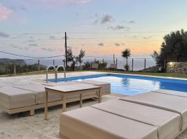 Villa Michael Triopetra Private Villa, Private Swimming Pool, Garden, Panoramic Sunset – hotel w mieście Triopetra