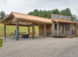 Rustic Wellston Cabin with Fire Pits and ATV Trails!, hotell i Hamden