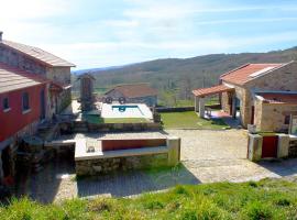 Casa Entre-Palheiros e Casa do Canastro, hotel i Montalegre