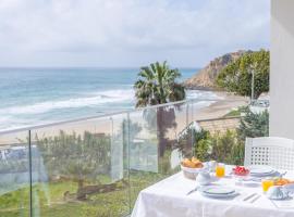 MC Suites Burgau with amazing front sea view, hotel i Burgau