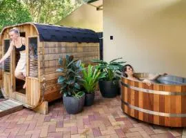 Coolum Family Hideaway - Private Pool & Sauna